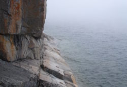 Agawarock 先住民の絵画がある場所へ続く道