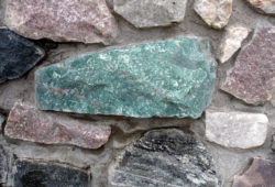 ルーンダラーモニュメントに使われている石