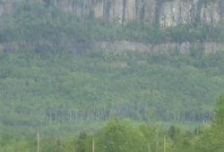 スペリオル湖の北岸は起伏とカーブが続く、遥かな道のりです