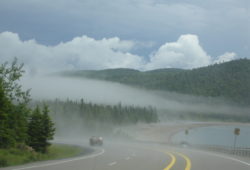 スペリオル湖の冷たい湖水と暖かい夏の空気は広い地域に霧や積乱雲を発生させます